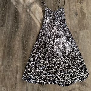 Black and white size 2 Banana Republic knee length dress. Never worn.